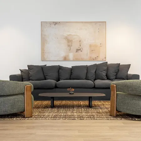 Global Living I Markplatz Ена