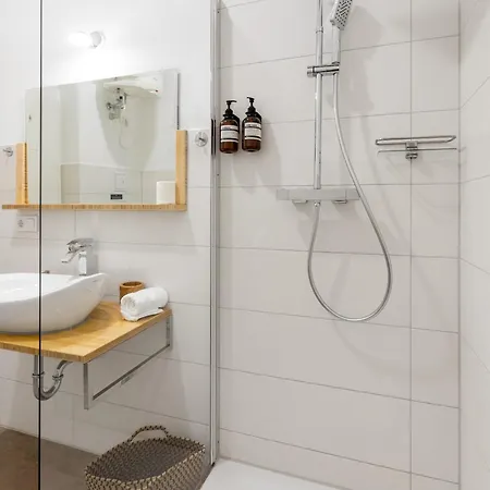 Global Living I Markplatz