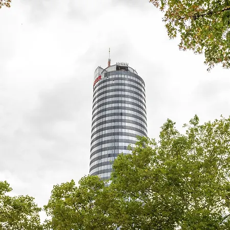 Global Living I Markplatz